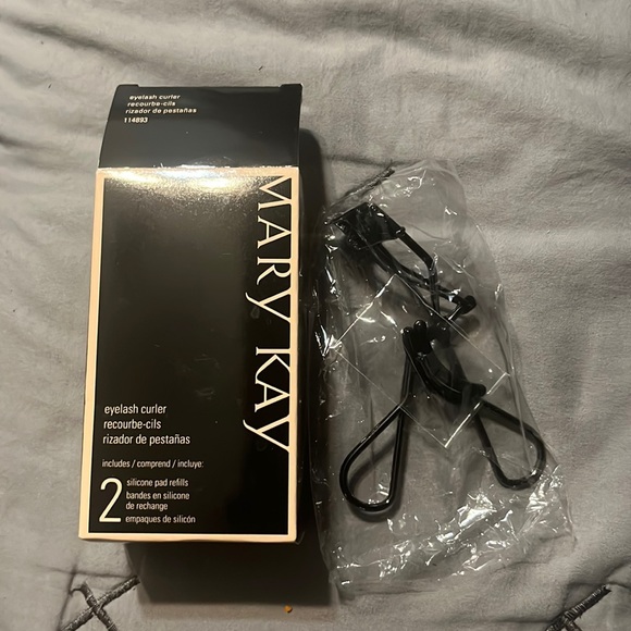 Mary Kay Other - Eyelash curler Mary Kay